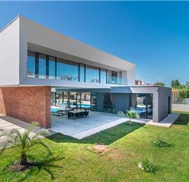 4 bedroom villa with pool near Pula, Istria, sleeps 8